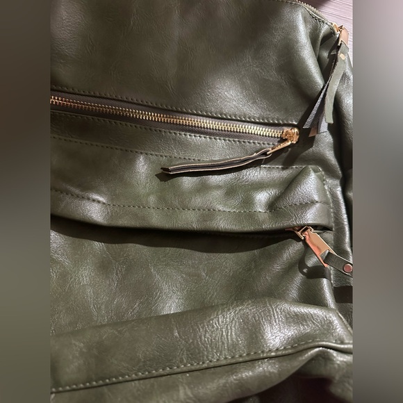 Modern+Chic Brielle green backpack - Picture 10 of 11